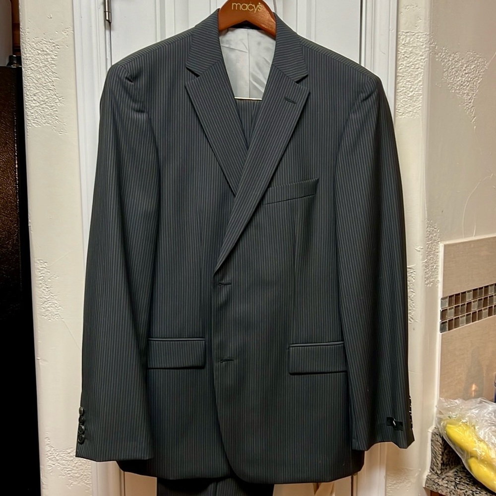 NEW: Hugo Boss Pasolini / Movie US Charcoal 44R with very thin white pinstripes.